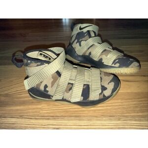 2017 Nike Lebron Soldier 11 SFG Neutral Camo Black Gum Youth ShoesSize 1.5Y